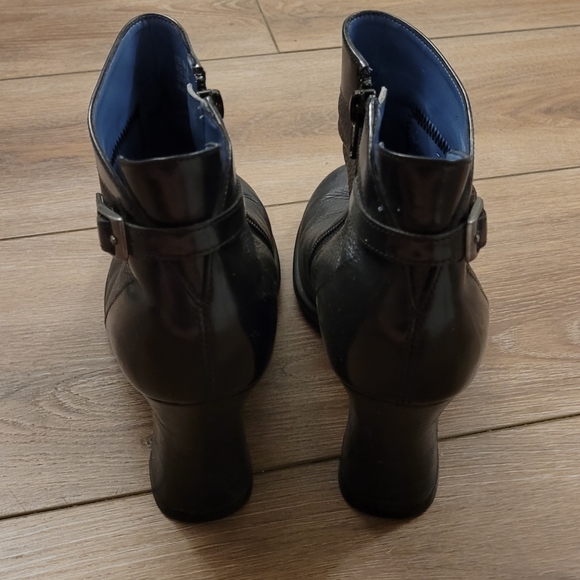 Indigo by Clarks Black Leather Booties - Picture 4 of 6